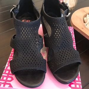 Gianni Bini girls black wedges